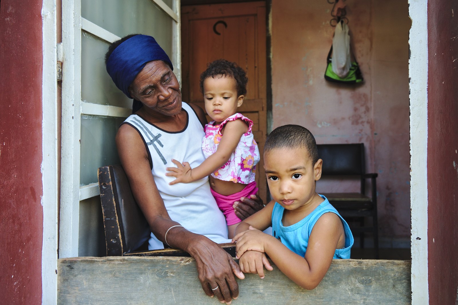 Ama-seca com os seus meninos (não são irmãos).